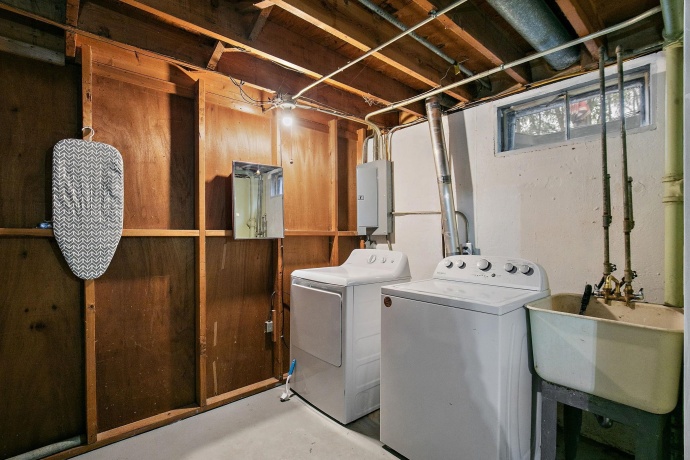 1111 Kingsway, ROCKFORD, Illinois 61108, 2 Bedrooms Bedrooms, ,1 BathroomBathrooms,House,For Sale,Kingsway,202506461