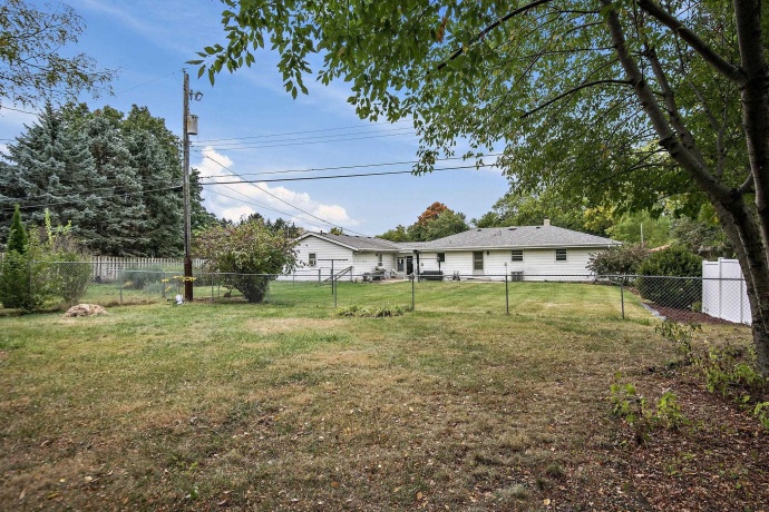 1111 Kingsway, ROCKFORD, Illinois 61108, 2 Bedrooms Bedrooms, ,1 BathroomBathrooms,House,For Sale,Kingsway,202506461