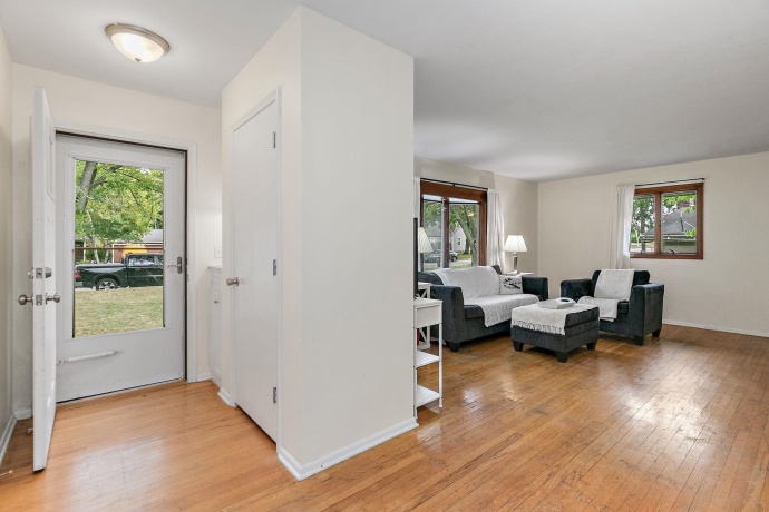 1111 Kingsway, ROCKFORD, Illinois 61108, 2 Bedrooms Bedrooms, ,1 BathroomBathrooms,House,For Sale,Kingsway,202506461