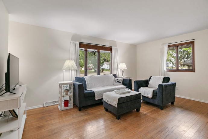 1111 Kingsway, ROCKFORD, Illinois 61108, 2 Bedrooms Bedrooms, ,1 BathroomBathrooms,House,For Sale,Kingsway,202506461