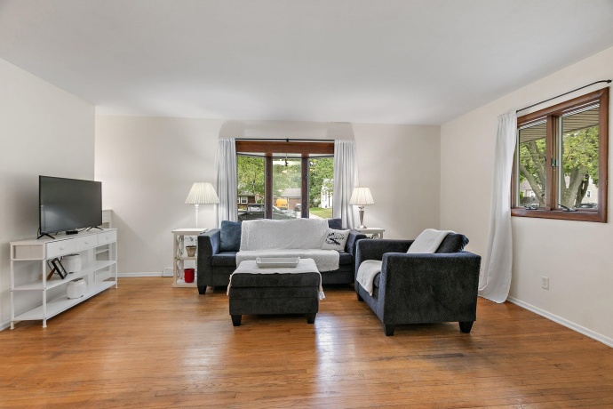 1111 Kingsway, ROCKFORD, Illinois 61108, 2 Bedrooms Bedrooms, ,1 BathroomBathrooms,House,For Sale,Kingsway,202506461