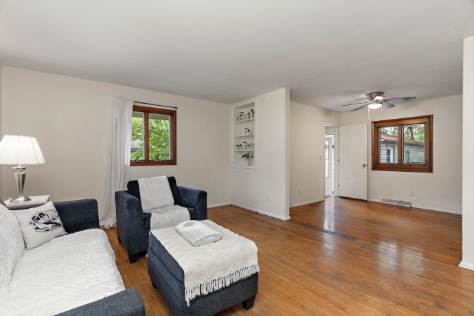 1111 Kingsway, ROCKFORD, Illinois 61108, 2 Bedrooms Bedrooms, ,1 BathroomBathrooms,House,For Sale,Kingsway,202506461