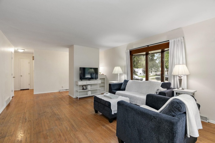 1111 Kingsway, ROCKFORD, Illinois 61108, 2 Bedrooms Bedrooms, ,1 BathroomBathrooms,House,For Sale,Kingsway,202506461