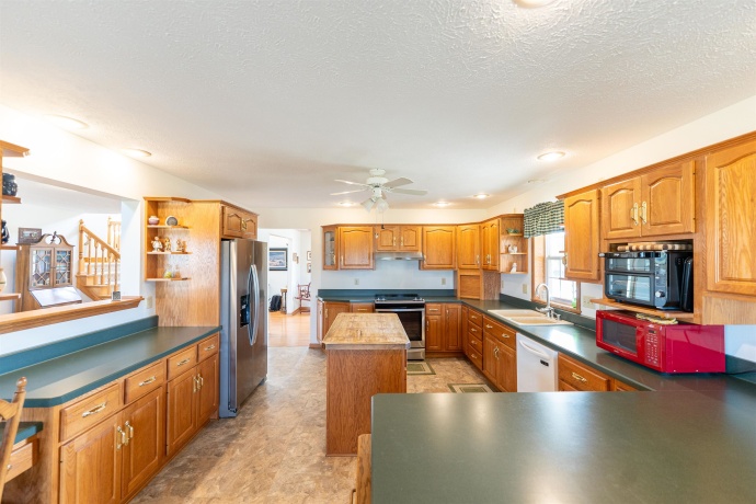 10477 (10 AC) Telegraph, WINNEBAGO, Illinois 61088, 4 Bedrooms Bedrooms, ,3 BathroomsBathrooms,House,For Sale,Telegraph,202506462