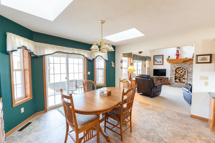 10477 (10 AC) Telegraph, WINNEBAGO, Illinois 61088, 4 Bedrooms Bedrooms, ,3 BathroomsBathrooms,House,For Sale,Telegraph,202506462