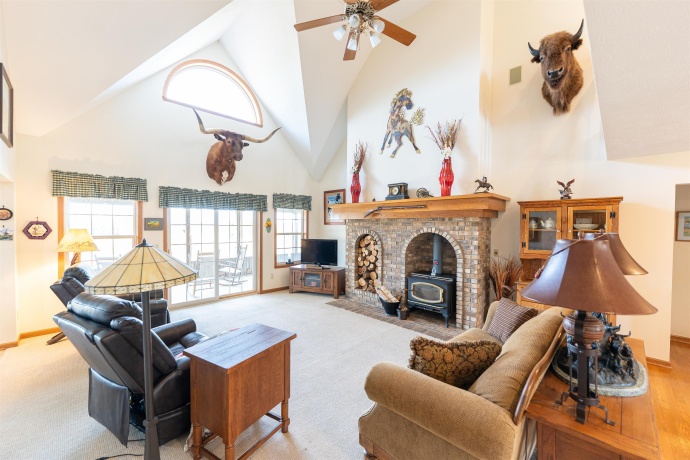 10477 (10 AC) Telegraph, WINNEBAGO, Illinois 61088, 4 Bedrooms Bedrooms, ,3 BathroomsBathrooms,House,For Sale,Telegraph,202506462