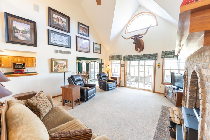 10477 (10 AC) Telegraph, WINNEBAGO, Illinois 61088, 4 Bedrooms Bedrooms, ,3 BathroomsBathrooms,House,For Sale,Telegraph,202506462