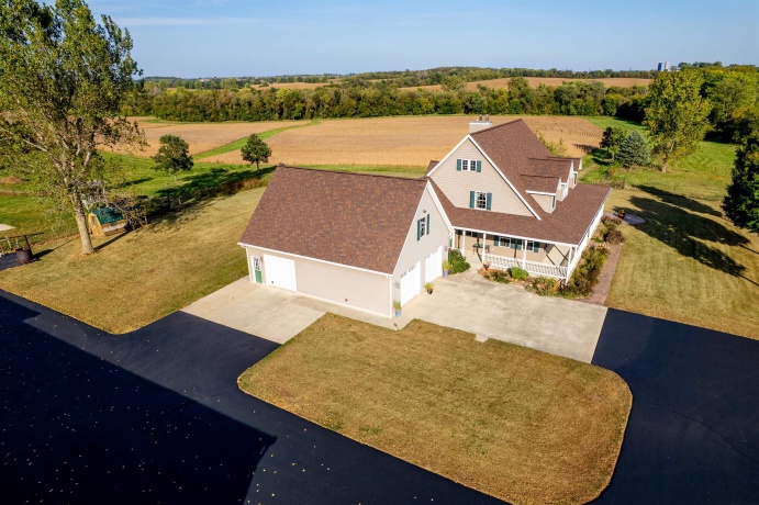 10477 (10 AC) Telegraph, WINNEBAGO, Illinois 61088, 4 Bedrooms Bedrooms, ,3 BathroomsBathrooms,House,For Sale,Telegraph,202506462