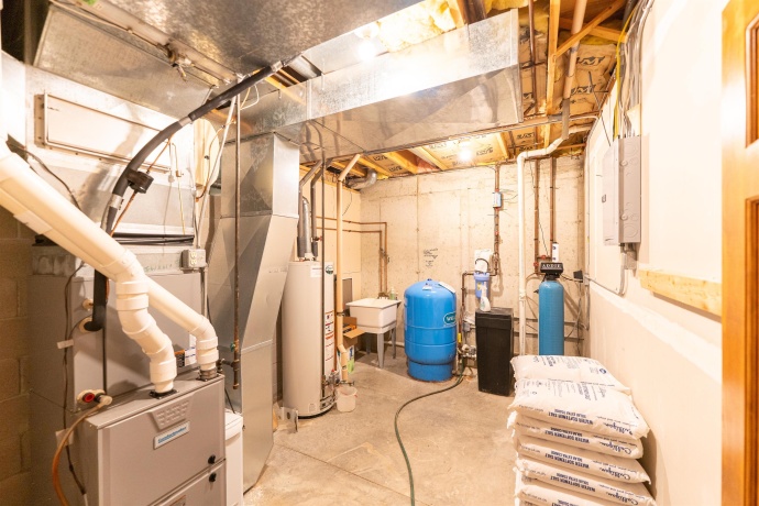 10477 (10 AC) Telegraph, WINNEBAGO, Illinois 61088, 4 Bedrooms Bedrooms, ,3 BathroomsBathrooms,House,For Sale,Telegraph,202506462