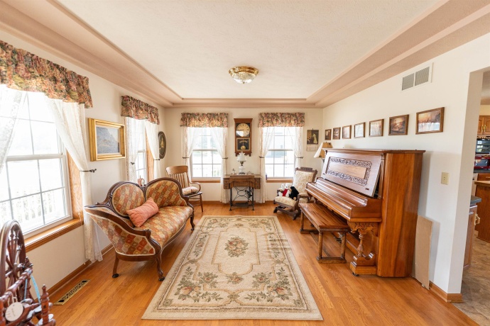 10477 (80 AC) Telegraph, WINNEBAGO, Illinois 61088, 4 Bedrooms Bedrooms, ,3 BathroomsBathrooms,House,For Sale,Telegraph,202506464