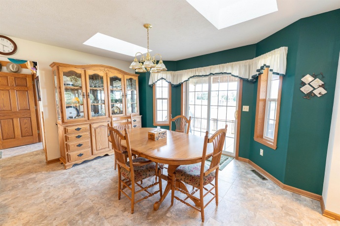 10477 (80 AC) Telegraph, WINNEBAGO, Illinois 61088, 4 Bedrooms Bedrooms, ,3 BathroomsBathrooms,House,For Sale,Telegraph,202506464