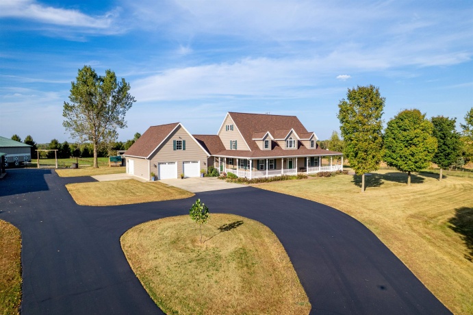 10477 (80 AC) Telegraph, WINNEBAGO, Illinois 61088, 4 Bedrooms Bedrooms, ,3 BathroomsBathrooms,House,For Sale,Telegraph,202506464