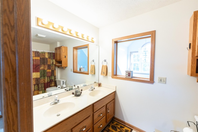 10477 (80 AC) Telegraph, WINNEBAGO, Illinois 61088, 4 Bedrooms Bedrooms, ,3 BathroomsBathrooms,House,For Sale,Telegraph,202506464