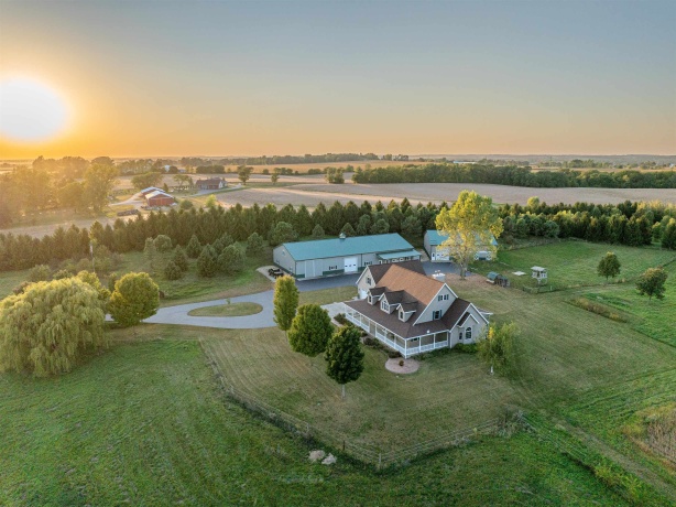 10477 (80 AC) Telegraph, WINNEBAGO, Illinois 61088, 4 Bedrooms Bedrooms, ,3 BathroomsBathrooms,House,For Sale,Telegraph,202506464