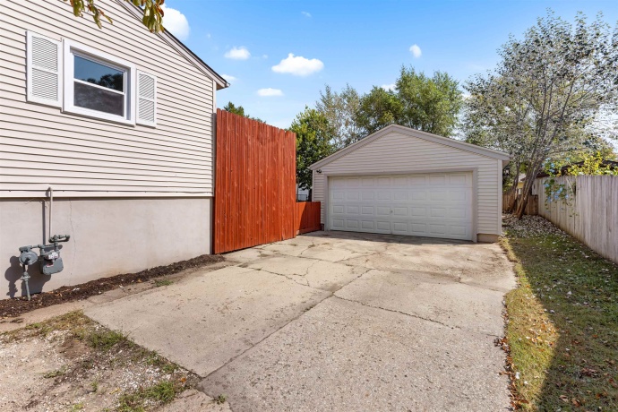 7725 Boulder, LOVES PARK, Illinois 61111, 5 Bedrooms Bedrooms, ,1 BathroomBathrooms,House,For Sale,Boulder,202505789