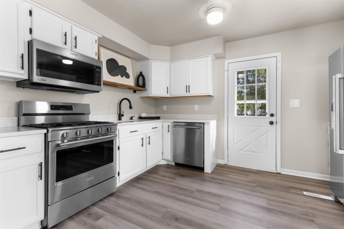 7725 Boulder, LOVES PARK, Illinois 61111, 5 Bedrooms Bedrooms, ,1 BathroomBathrooms,House,For Sale,Boulder,202505789