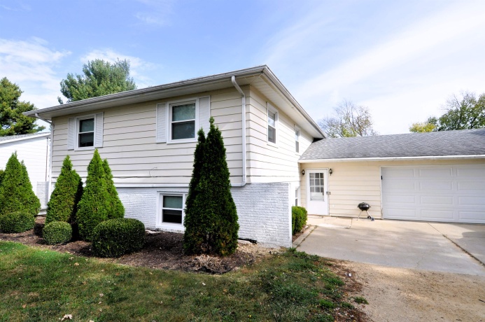 55 GREENFIELD DR #57, FREEPORT, Illinois 61032, ,2 Units,For Sale,GREENFIELD DR #57,202506477