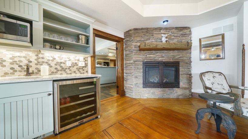 409 State, FRANKLIN GROVE, Illinois 61031, 9 Bedrooms Bedrooms, ,9 BathroomsBathrooms,House,For Sale,State,202506483