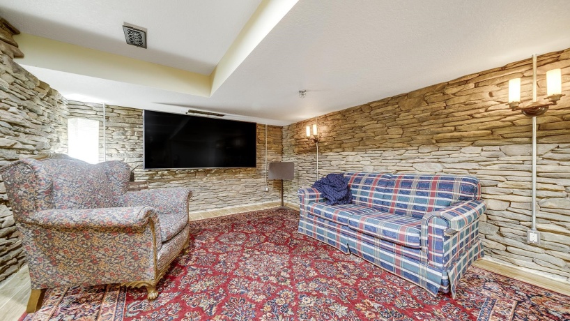 409 State, FRANKLIN GROVE, Illinois 61031, 9 Bedrooms Bedrooms, ,9 BathroomsBathrooms,House,For Sale,State,202506483