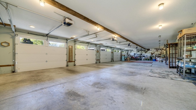 409 State, FRANKLIN GROVE, Illinois 61031, 9 Bedrooms Bedrooms, ,9 BathroomsBathrooms,House,For Sale,State,202506483