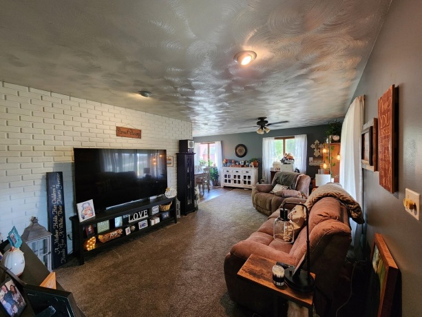 205 IL Rte 64, LANARK, Illinois 61046, 3 Bedrooms Bedrooms, ,2 BathroomsBathrooms,House,For Sale,IL Rte 64,202506486