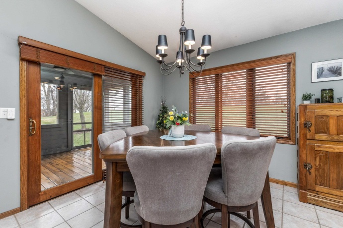 825 Shadow Bluff, GALENA, Illinois 61036, 2 Bedrooms Bedrooms, ,3 BathroomsBathrooms,Condominium,For Sale,Shadow Bluff,202501885