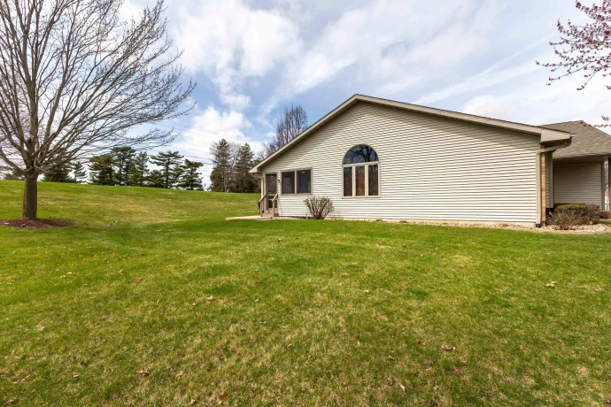 825 Shadow Bluff, GALENA, Illinois 61036, 2 Bedrooms Bedrooms, ,3 BathroomsBathrooms,Condominium,For Sale,Shadow Bluff,202501885