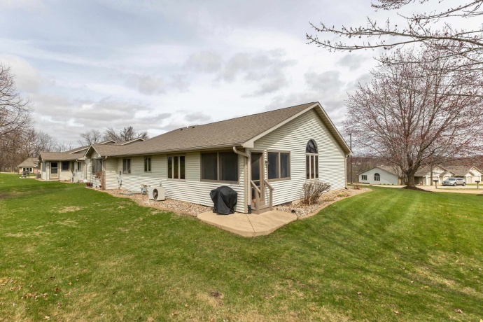 825 Shadow Bluff, GALENA, Illinois 61036, 2 Bedrooms Bedrooms, ,3 BathroomsBathrooms,Condominium,For Sale,Shadow Bluff,202501885