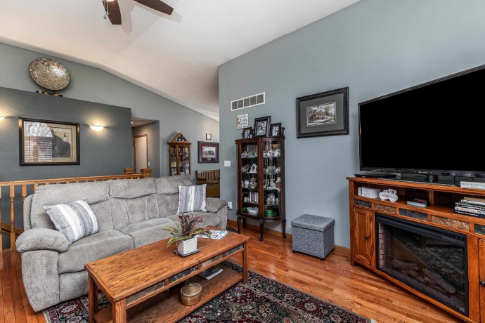 825 Shadow Bluff, GALENA, Illinois 61036, 2 Bedrooms Bedrooms, ,3 BathroomsBathrooms,Condominium,For Sale,Shadow Bluff,202501885