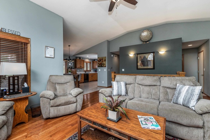 825 Shadow Bluff, GALENA, Illinois 61036, 2 Bedrooms Bedrooms, ,3 BathroomsBathrooms,Condominium,For Sale,Shadow Bluff,202501885