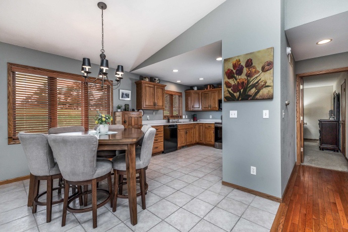 825 Shadow Bluff, GALENA, Illinois 61036, 2 Bedrooms Bedrooms, ,3 BathroomsBathrooms,Condominium,For Sale,Shadow Bluff,202501885