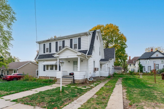 711 Garfield, BELVIDERE, Illinois 61008, 3 Bedrooms Bedrooms, ,1 BathroomBathrooms,House,For Sale,Garfield,202506497