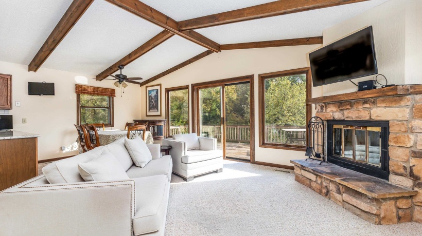 6 Meadow Path, GALENA, Illinois 61036, 3 Bedrooms Bedrooms, ,2 BathroomsBathrooms,House,For Sale,Meadow Path,202506517