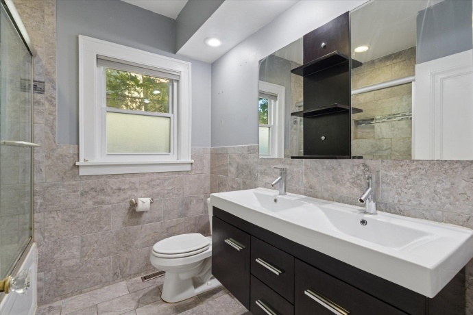 335 St Louis, ROCKFORD, Illinois 61104, 4 Bedrooms Bedrooms, ,2 BathroomsBathrooms,House,For Sale,St Louis,202506354