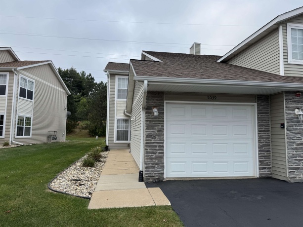 5039 Diane, ROCKFORD, Illinois 61108, 2 Bedrooms Bedrooms, ,2 BathroomsBathrooms,Condominium,For Sale,Diane,202506544