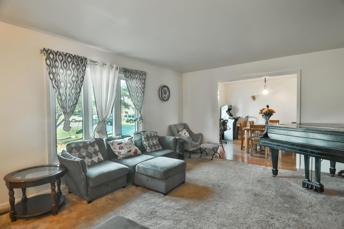 9221 Dirkshire, WOODSTOCK, Illinois 60098, 4 Bedrooms Bedrooms, ,3 BathroomsBathrooms,House,For Sale,Dirkshire,202506546