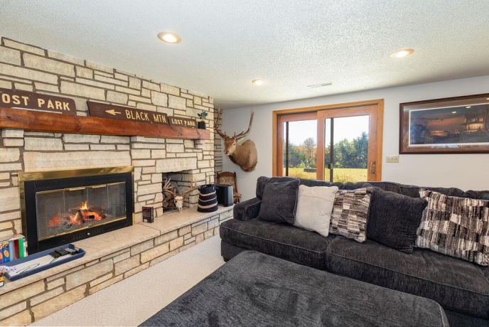 405 Wachter, GALENA, Illinois 61036, 4 Bedrooms Bedrooms, ,3 BathroomsBathrooms,House,For Sale,Wachter,202506549