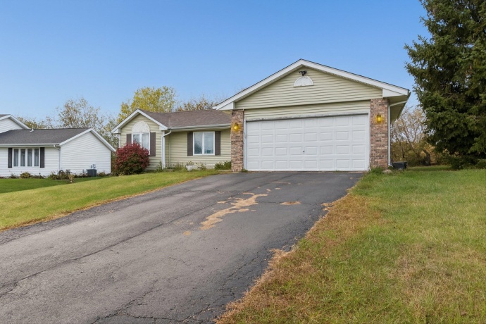 4144 Westridge, WINNEBAGO, Illinois 61088, 3 Bedrooms Bedrooms, ,2 BathroomsBathrooms,House,For Sale,Westridge,202506552