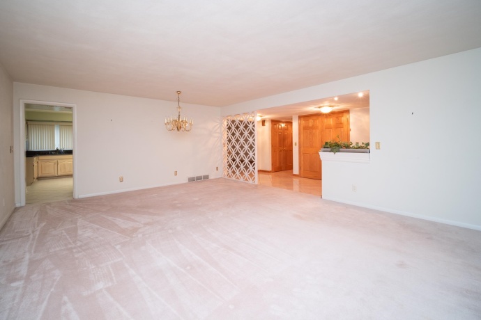 1461 williamsburg, ROCKFORD, Illinois 61107, 2 Bedrooms Bedrooms, ,3 BathroomsBathrooms,House,For Sale,williamsburg,202506325