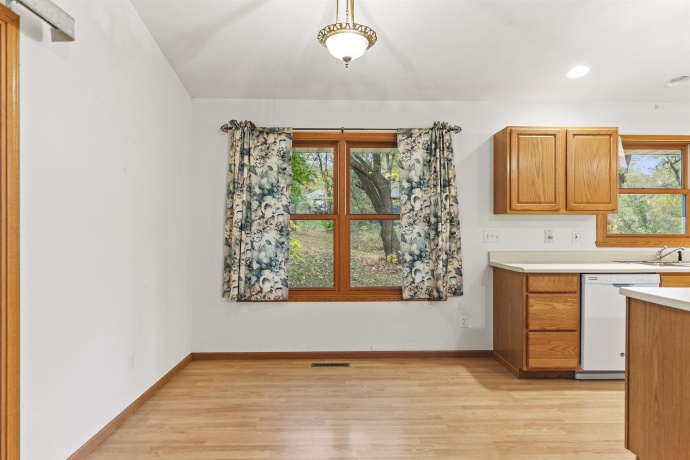 2216 Gainsboro, LAKE SUMMERSET, Illinois 61019, 3 Bedrooms Bedrooms, ,2 BathroomsBathrooms,House,For Sale,Gainsboro,202506561