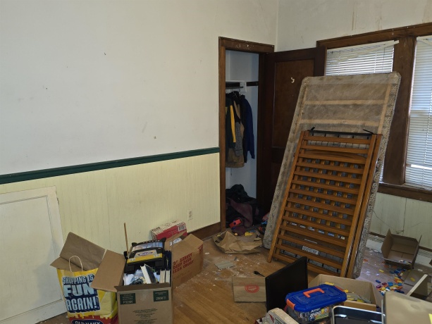 19 Pershing, FREEPORT, Illinois 61032, 3 Bedrooms Bedrooms, ,2 BathroomsBathrooms,House,For Sale,Pershing,202506565