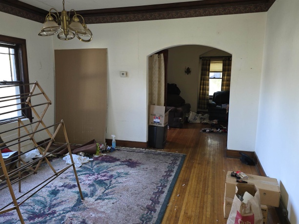 19 Pershing, FREEPORT, Illinois 61032, 3 Bedrooms Bedrooms, ,2 BathroomsBathrooms,House,For Sale,Pershing,202506565