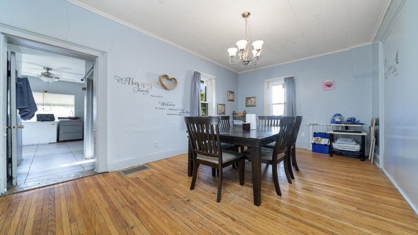 402 Walnut, FREEPORT, Illinois 61032, 3 Bedrooms Bedrooms, ,1 BathroomBathrooms,House,For Sale,Walnut,202506568