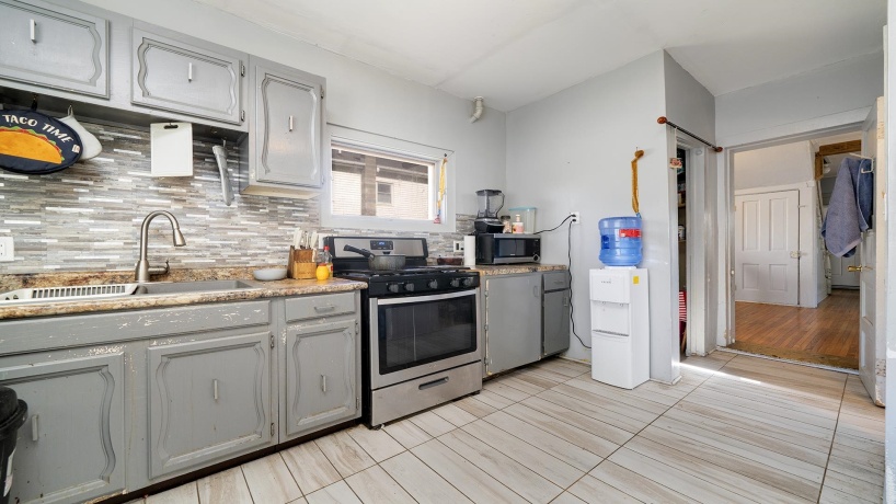 402 Walnut, FREEPORT, Illinois 61032, 3 Bedrooms Bedrooms, ,1 BathroomBathrooms,House,For Sale,Walnut,202506568