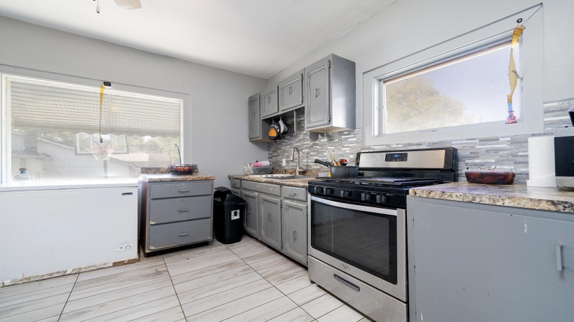 402 Walnut, FREEPORT, Illinois 61032, 3 Bedrooms Bedrooms, ,1 BathroomBathrooms,House,For Sale,Walnut,202506568