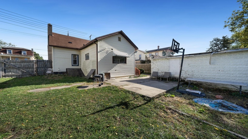 402 Walnut, FREEPORT, Illinois 61032, 3 Bedrooms Bedrooms, ,1 BathroomBathrooms,House,For Sale,Walnut,202506568