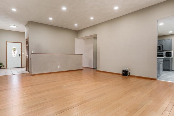 3075 Derbyshire, MACHESNEY PARK, Illinois 61115, 3 Bedrooms Bedrooms, ,2 BathroomsBathrooms,House,For Sale,Derbyshire,202506572