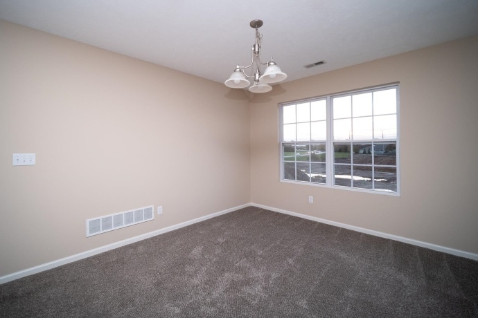 600 Clayton, SYCAMORE, Illinois 60178, 2 Bedrooms Bedrooms, ,2 BathroomsBathrooms,Condominium,For Sale,Clayton,202506577