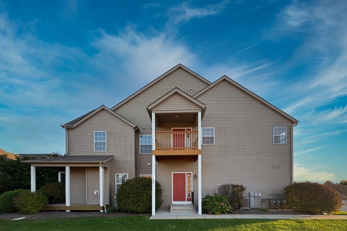 600 Clayton, SYCAMORE, Illinois 60178, 2 Bedrooms Bedrooms, ,2 BathroomsBathrooms,Condominium,For Sale,Clayton,202506577