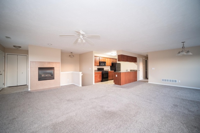 600 Clayton, SYCAMORE, Illinois 60178, 2 Bedrooms Bedrooms, ,2 BathroomsBathrooms,Condominium,For Sale,Clayton,202506577